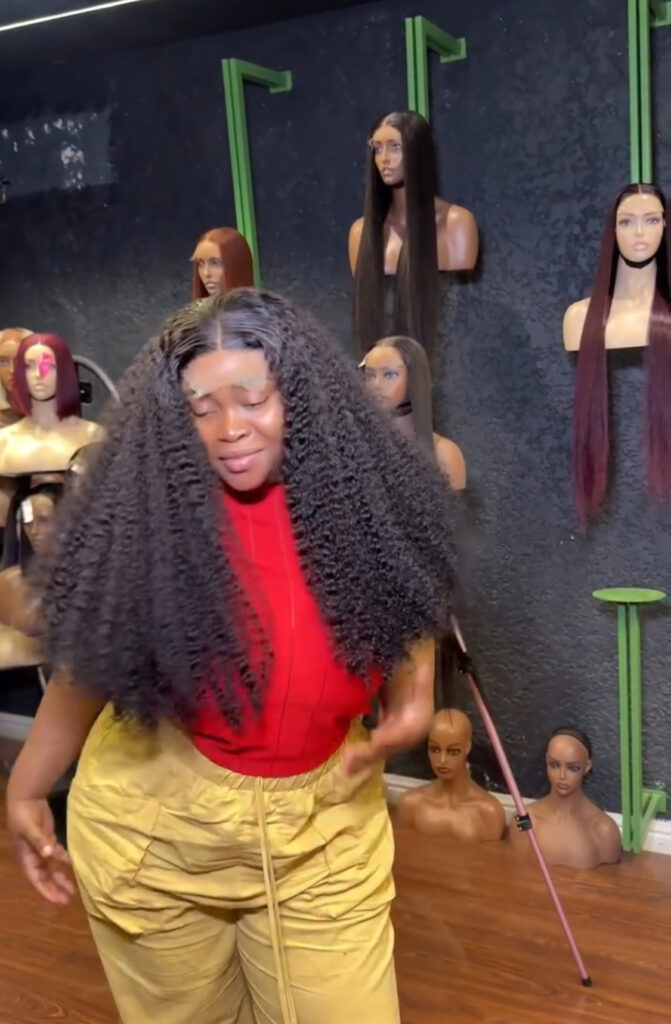 moana curly 26′ 4×4 wig